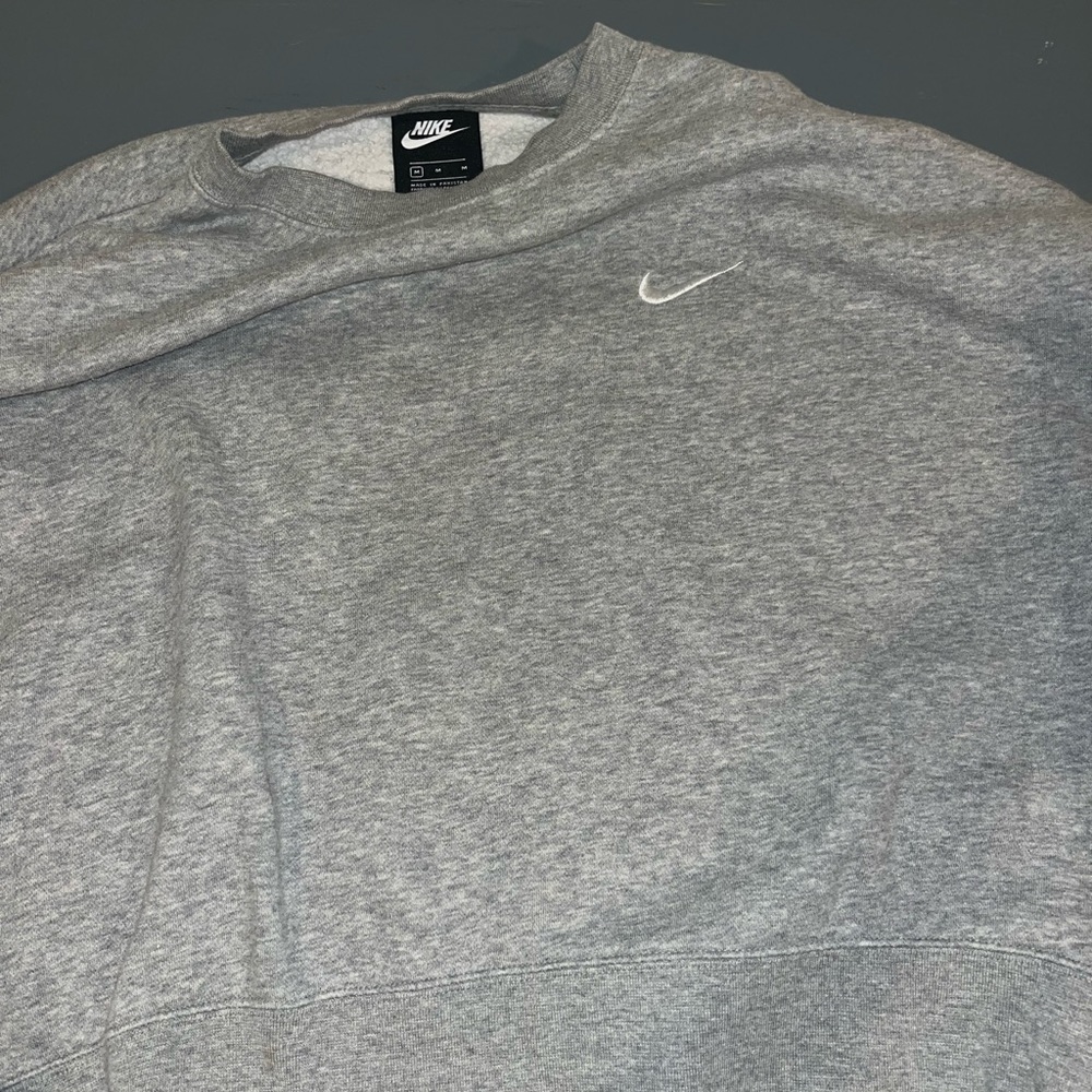 Heather gray Nike cropped women’s sweater
